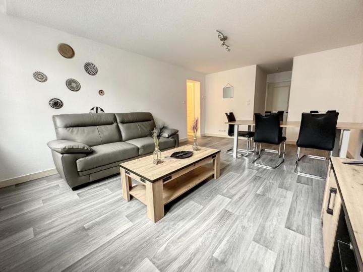 Residence Bury Tulle Bagian luar foto
