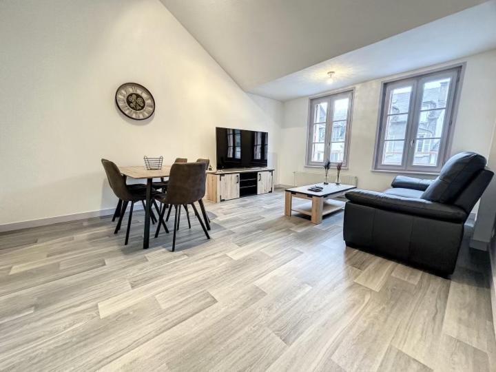 Residence Bury Tulle Bagian luar foto